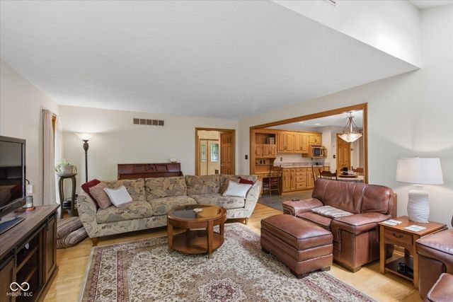 1353 Bur Oak Court, Avon, IN 46123
