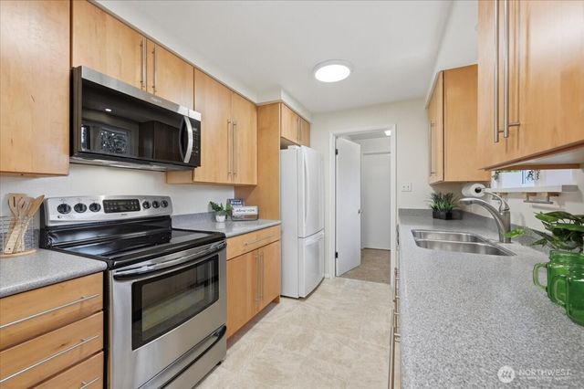 1312 N 171st Street, Shoreline, WA 98133