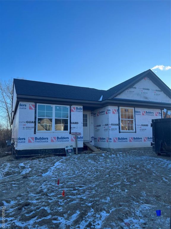 42541 Colonial Road, Belleville, MI 48111