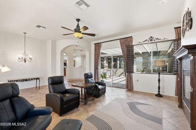 2109 W Escondido Canyon Drive, Green Valley, AZ 85622