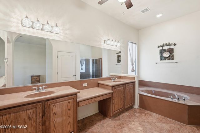 2109 W Escondido Canyon Drive, Green Valley, AZ 85622