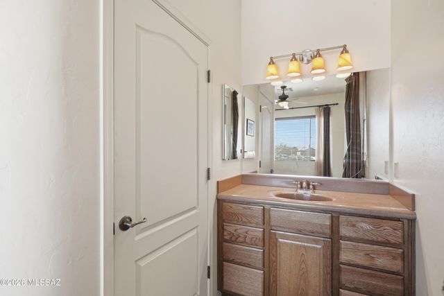 2109 W Escondido Canyon Drive, Green Valley, AZ 85622