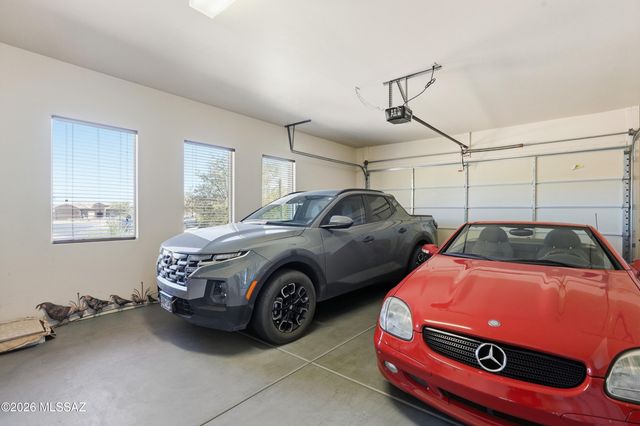 2109 W Escondido Canyon Drive, Green Valley, AZ 85622