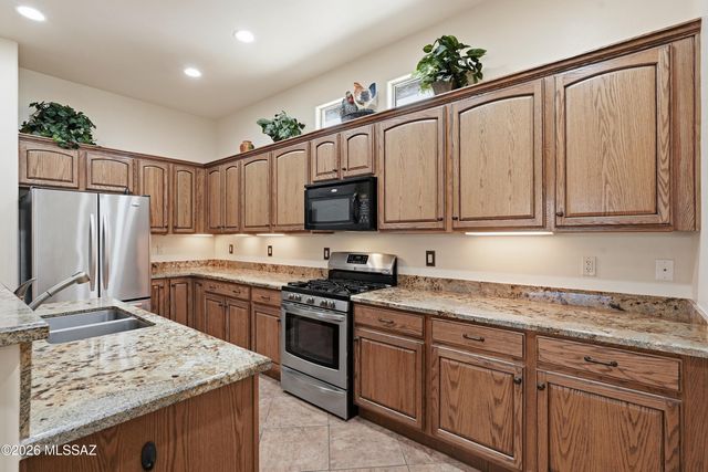 2109 W Escondido Canyon Drive, Green Valley, AZ 85622