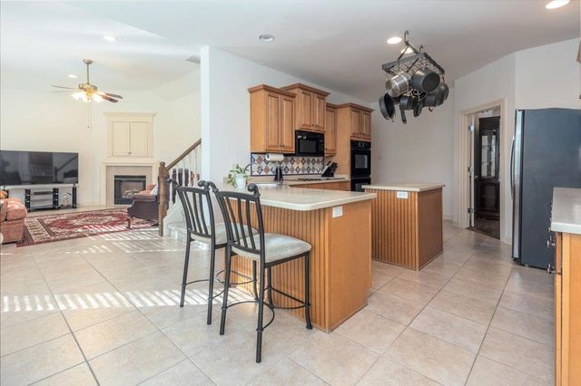 8923 RIVER KNOLL DR, Cordova, TN 38016