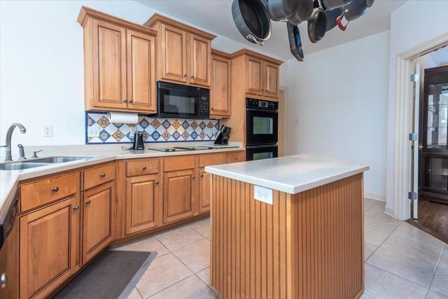 8923 RIVER KNOLL DR, Cordova, TN 38016