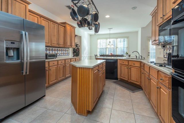 8923 RIVER KNOLL DR, Cordova, TN 38016