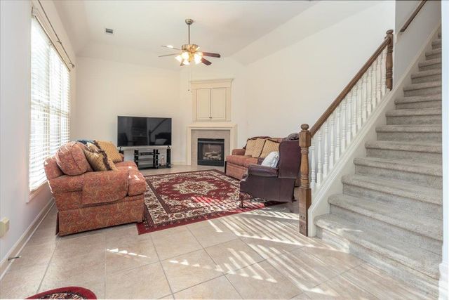 8923 RIVER KNOLL DR, Cordova, TN 38016