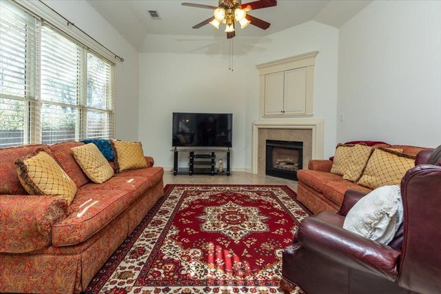 8923 RIVER KNOLL DR, Cordova, TN 38016