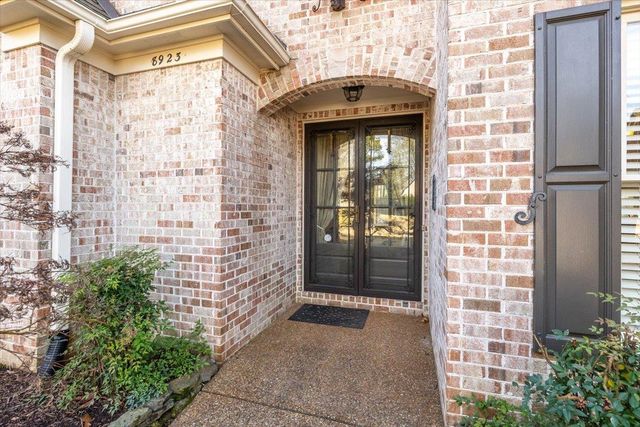 8923 RIVER KNOLL DR, Cordova, TN 38016