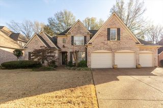 8923 RIVER KNOLL DR, Cordova, TN 38016