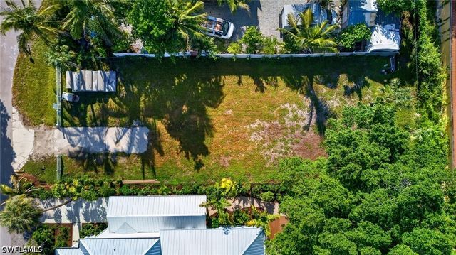 114 JEEPERS DR, Naples, FL 34112
