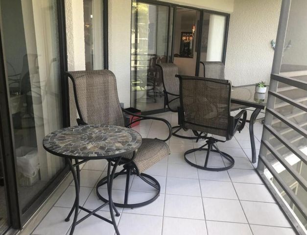 5851 Camino Del Sol 203, Boca Raton, FL 33433