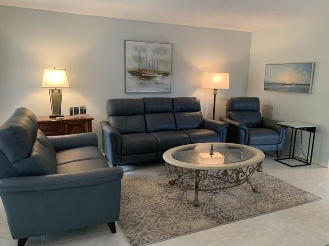 5851 Camino Del Sol 203, Boca Raton, FL 33433