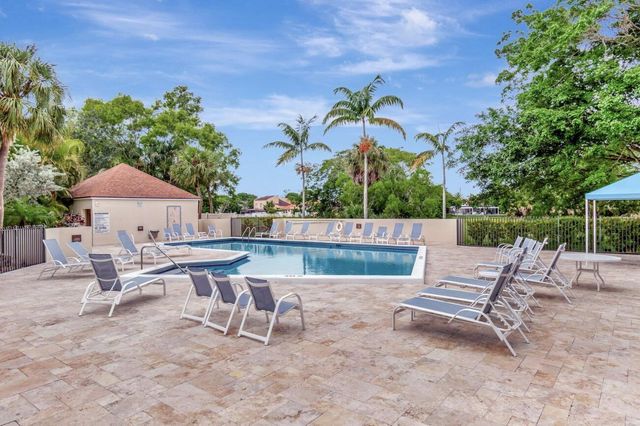 5851 Camino Del Sol 203, Boca Raton, FL 33433