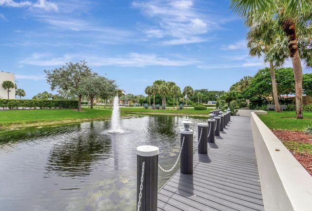 5851 Camino Del Sol 203, Boca Raton, FL 33433