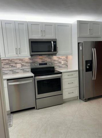 5851 Camino Del Sol 203, Boca Raton, FL 33433