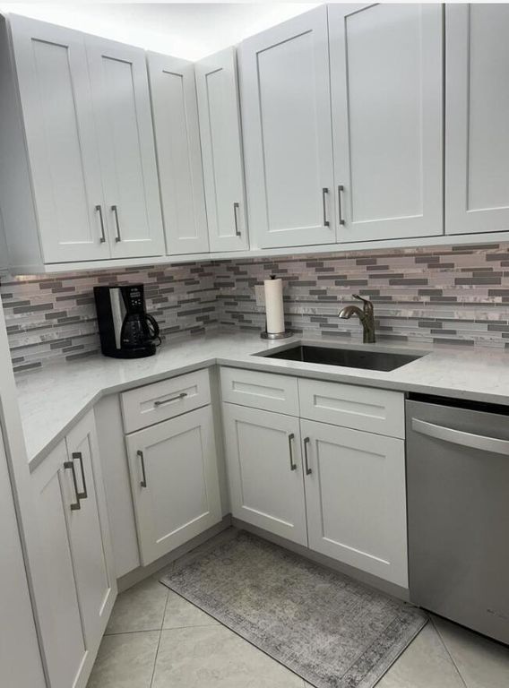 5851 Camino Del Sol 203, Boca Raton, FL 33433