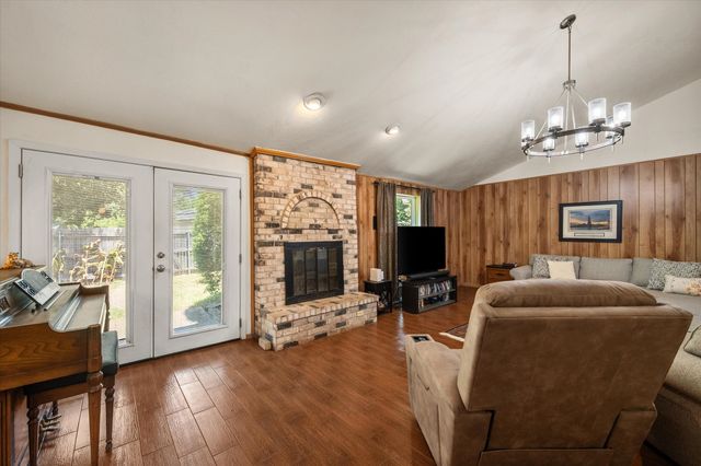 409 Colgate Court, Arlington, TX 76014