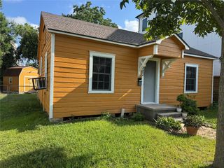 202 Robert Lee Road, Houston, TX 77009