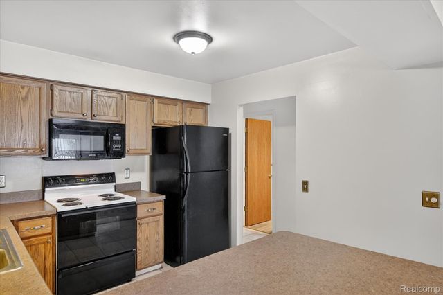 4364 S Meadow Drive, Waterford Charter Township, MI 48329