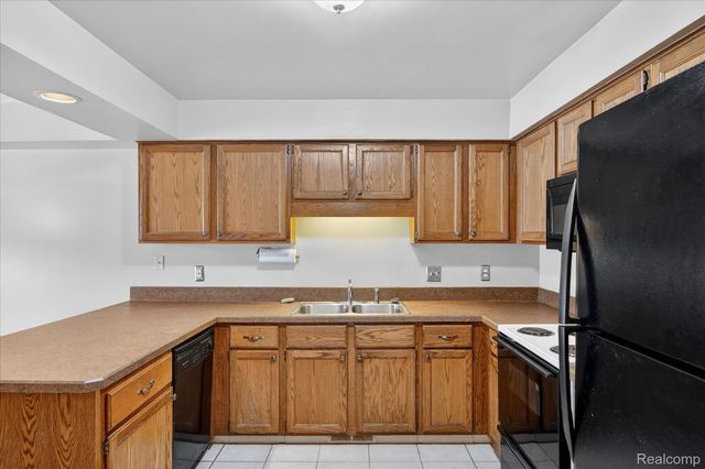 4364 S Meadow Drive, Waterford Charter Township, MI 48329