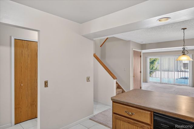 4364 S Meadow Drive, Waterford Charter Township, MI 48329