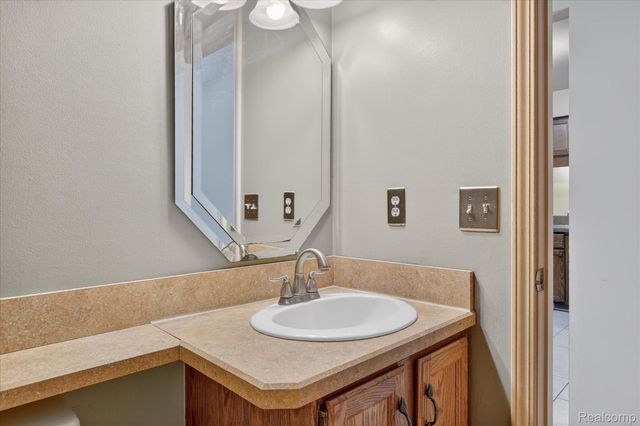 4364 S Meadow Drive, Waterford Charter Township, MI 48329