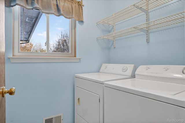 4364 S Meadow Drive, Waterford Charter Township, MI 48329