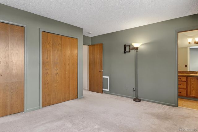 4364 S Meadow Drive, Waterford Charter Township, MI 48329