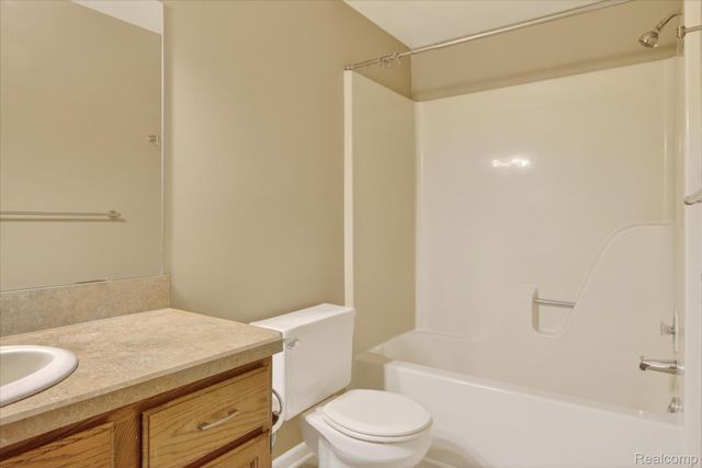 4364 S Meadow Drive, Waterford Charter Township, MI 48329