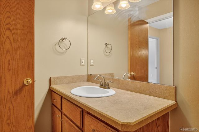 4364 S Meadow Drive, Waterford Charter Township, MI 48329