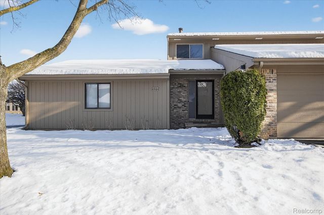 4364 S Meadow Drive, Waterford Charter Township, MI 48329