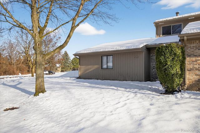 4364 S Meadow Drive, Waterford Charter Township, MI 48329