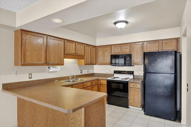 4364 S Meadow Drive, Waterford Charter Township, MI 48329