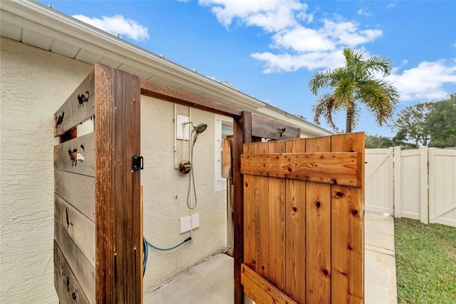 587 High Hawk Circle, Vero Beach, FL 32962