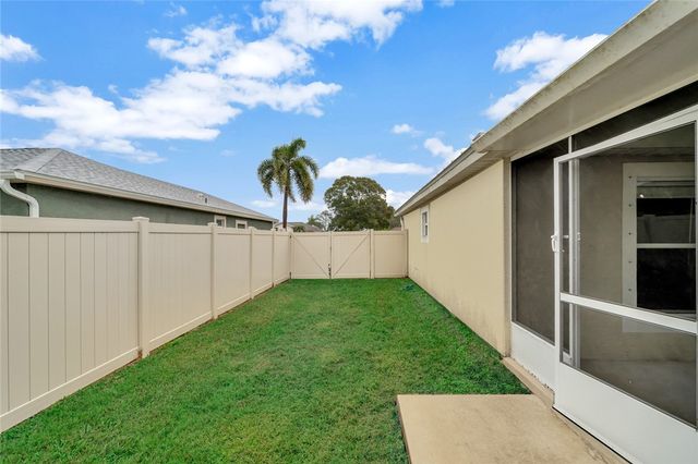 587 High Hawk Circle, Vero Beach, FL 32962