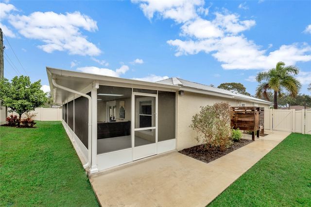 587 High Hawk Circle, Vero Beach, FL 32962