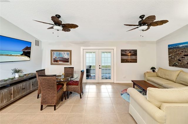 587 High Hawk Circle, Vero Beach, FL 32962