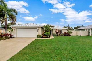 587 High Hawk Circle, Vero Beach, FL 32962