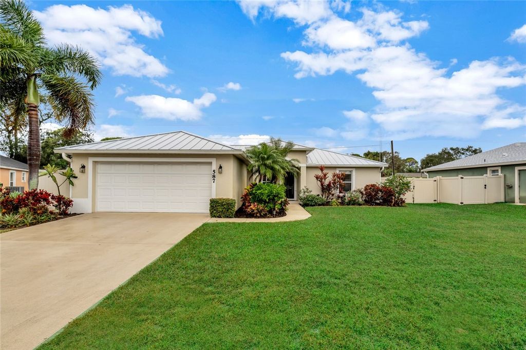 587 High Hawk Circle, Vero Beach, FL 32962