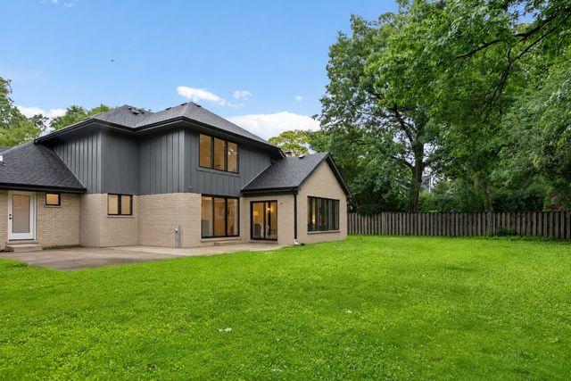 1445 Glenwood Avenue, Glenview, IL 60025