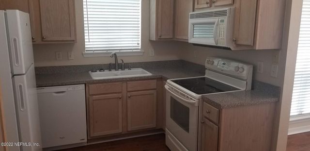 7800 POINT MEADOWS Drive 1028, Jacksonville, FL 32256