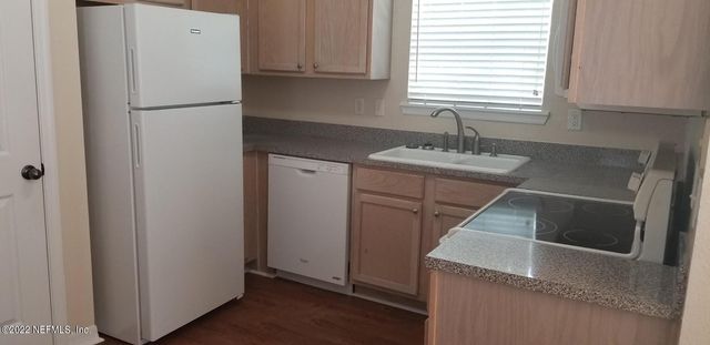 7800 POINT MEADOWS Drive 1028, Jacksonville, FL 32256