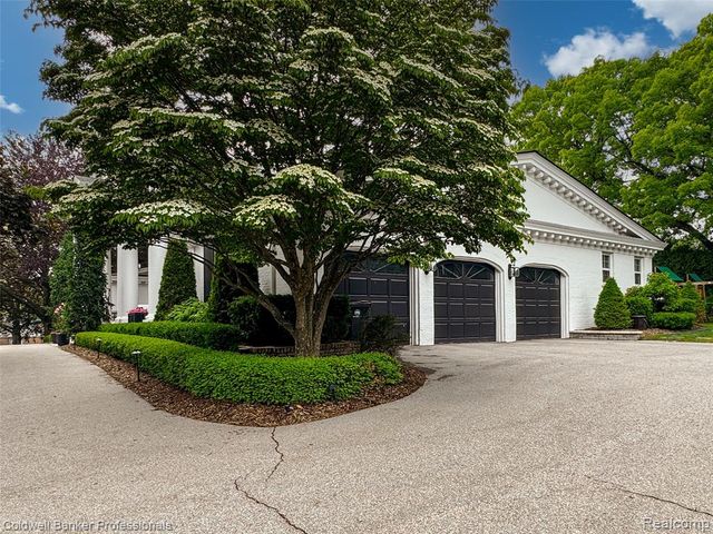477 Dunston Road, Bloomfield Hills, MI 48304