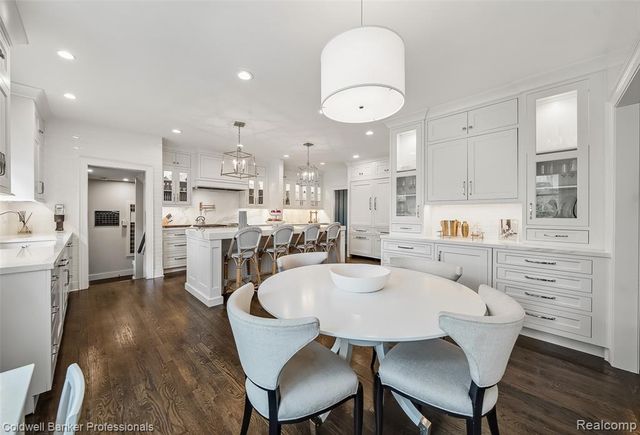 477 Dunston Road, Bloomfield Hills, MI 48304