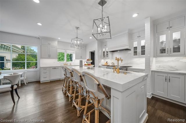 477 Dunston Road, Bloomfield Hills, MI 48304