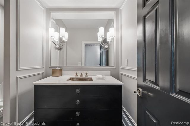 477 Dunston Road, Bloomfield Hills, MI 48304