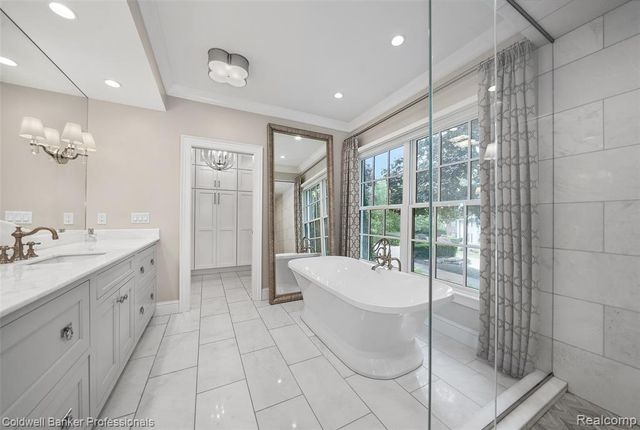 477 Dunston Road, Bloomfield Hills, MI 48304