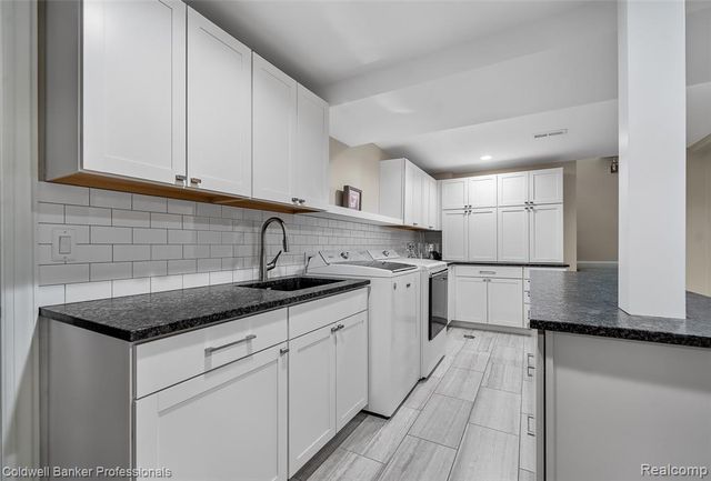 477 Dunston Road, Bloomfield Hills, MI 48304